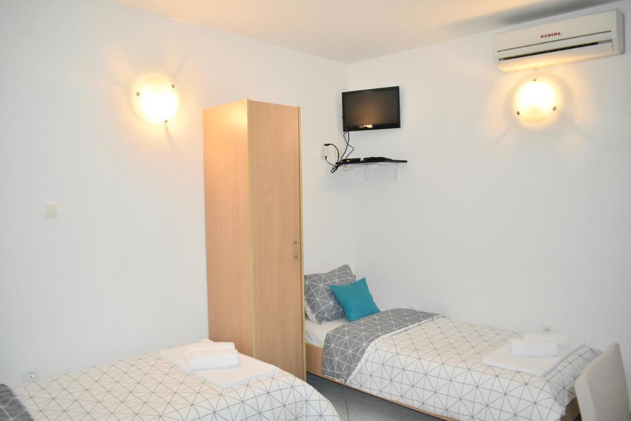 Twin Love Apartment Split Exterior photo