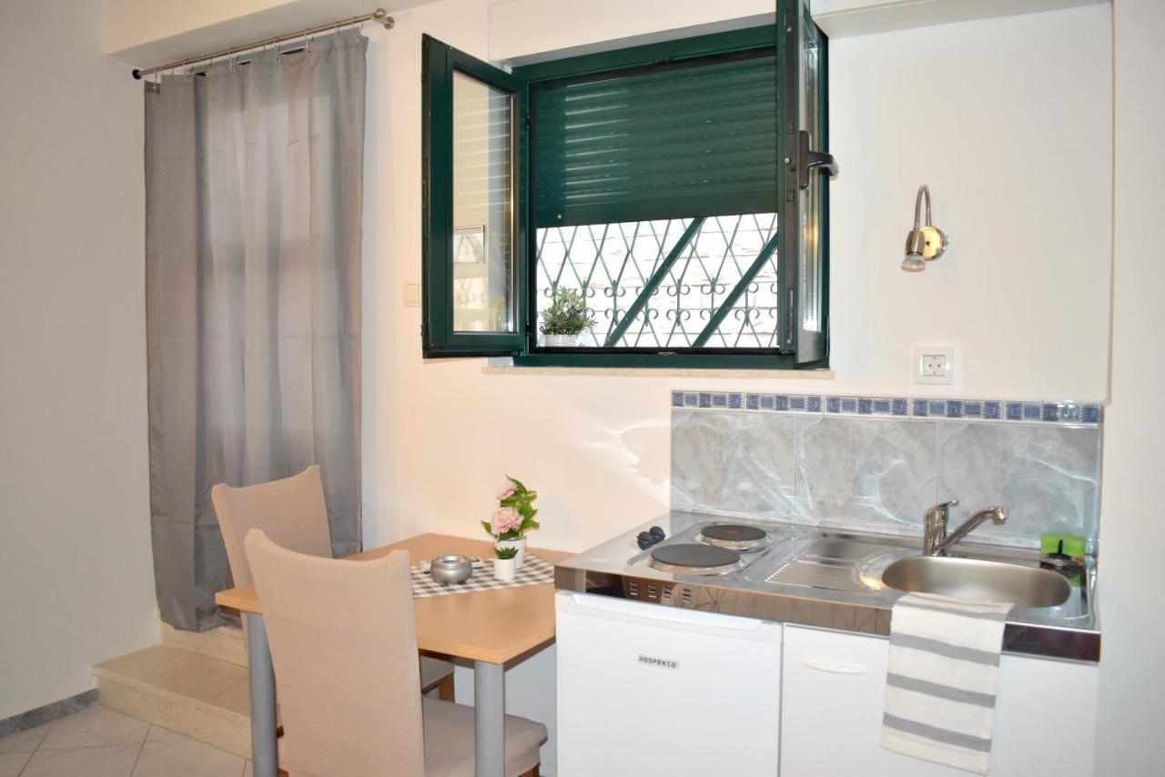 Twin Love Apartment Split Exterior photo