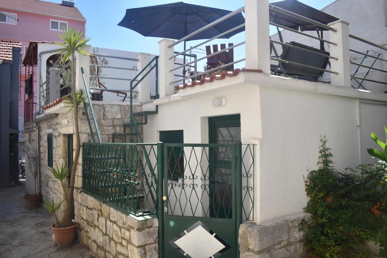 Twin Love Apartment Split Exterior photo